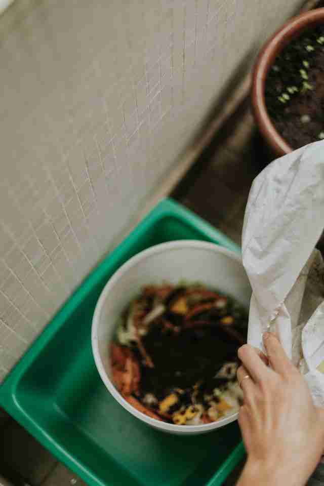 indoor compost bin